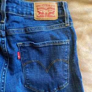 Dark wash Levi skinny jeans